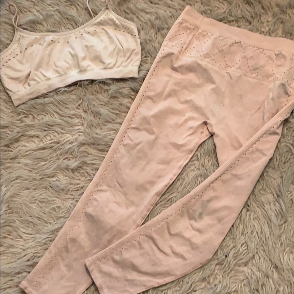 Fabletics Set - Picture 2 of 3